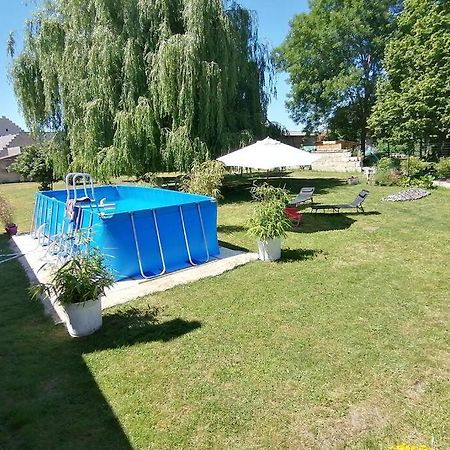 Maison Chaleureuse Et De Detente Avec Piscine Et Spa Chassemy Exterior foto