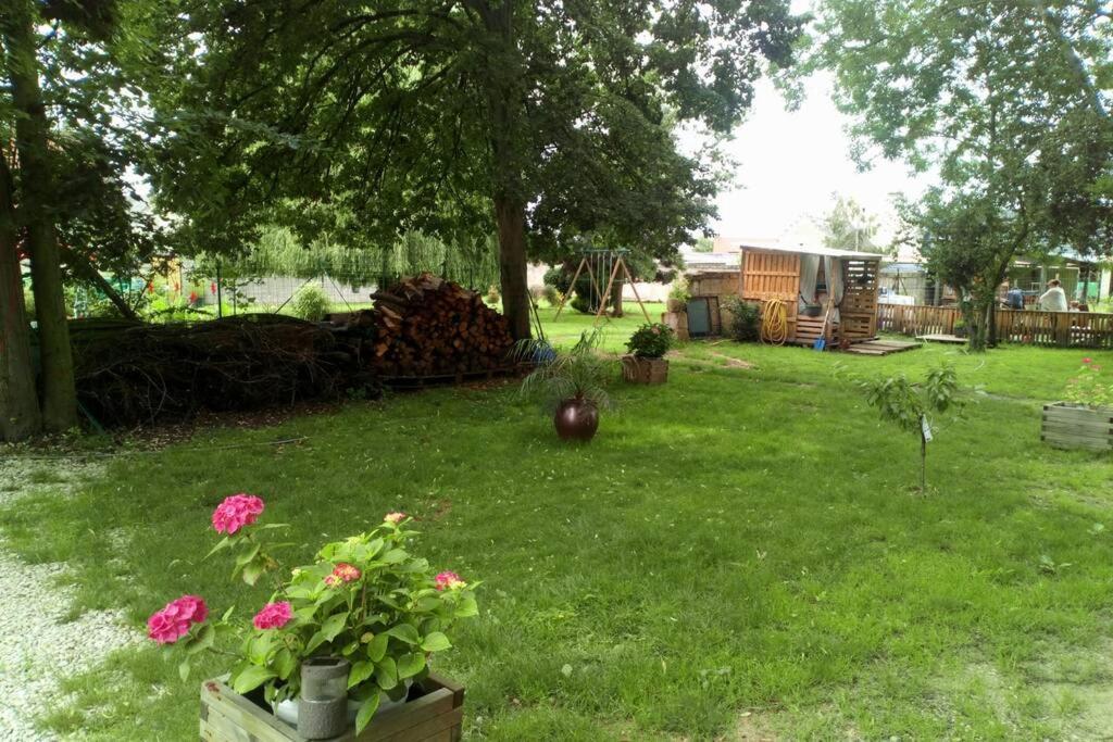 Maison Chaleureuse Et De Detente Avec Piscine Et Spa Chassemy Exterior foto